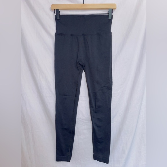 Amazon Branded Black Mid Rise Butt Scrunch Athletic Ankle Length Leggings small - Picture 1 of 5